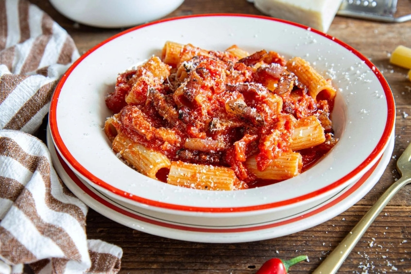 Amatriciana nổi tiếng với sốt đậm đà làm từ guanciale