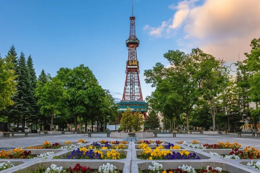 Tháp đồng hồ Sapporo điểm du lịch nổi tiếng Nhật Bản