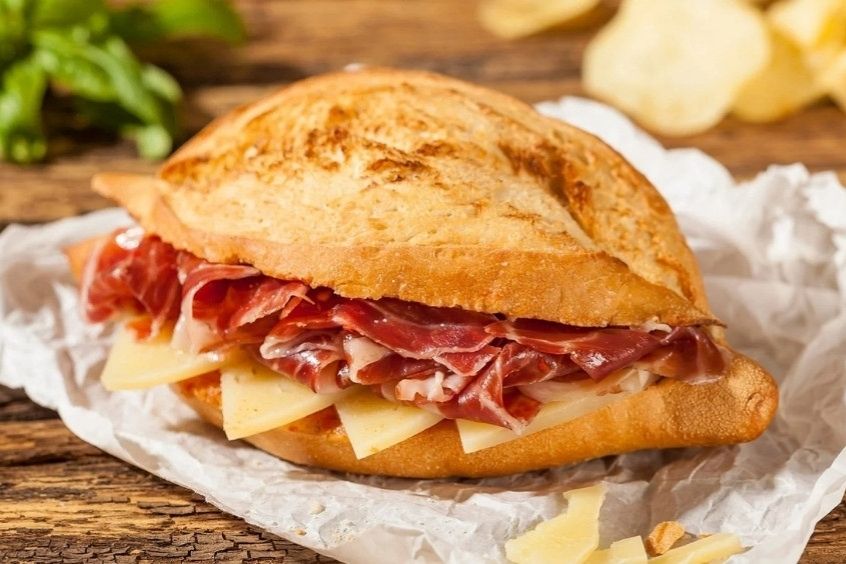 Món ăn đặc trưng không thể bỏ lỡ khi đến Tây Ban Nha – Bocadillo de Jamón