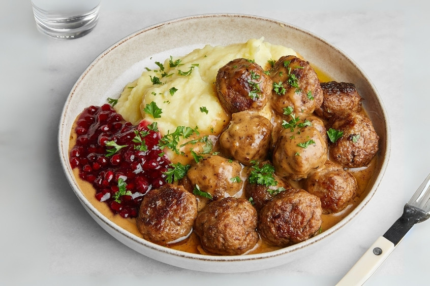 Köttbullar được làm từ thịt lợn và thịt bò xay