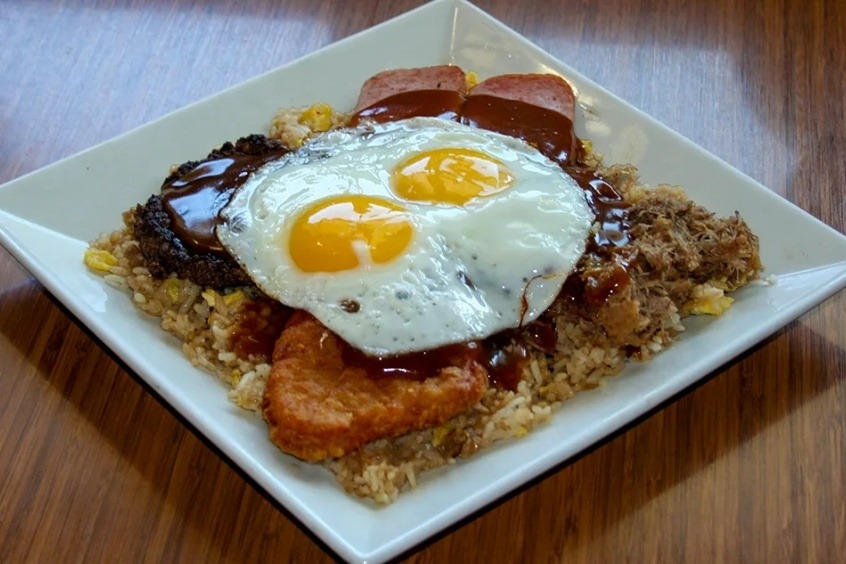 Loco Moco là món ăn đặc sản Honolulu với nước sốt màu nâu đặc trưng