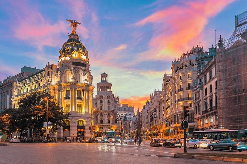 Trải nghiệm châu Âu rực rỡ cùng vé máy bay từ TP. Hồ Chí Minh đi Madrid cùng 190 Booking
