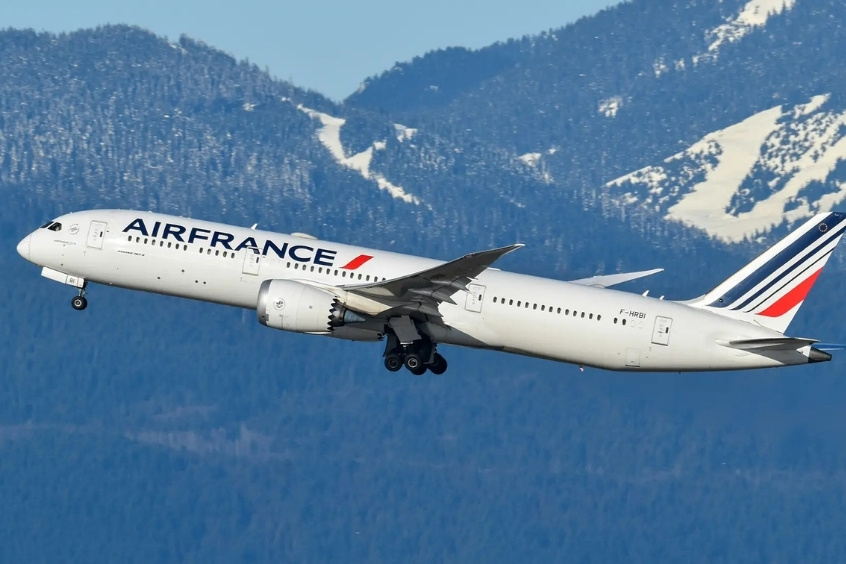 Air France  là hãng hàng không hiện đang khai thác các chuyến bay từ TP. Hồ Chí Minh đi Madrid
