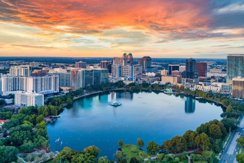 Vé máy bay từ TP. Hồ Chí Minh đi Orlando - Dạo bước quanh hồ Eola hòa mình vào thiên nhiên trong lành