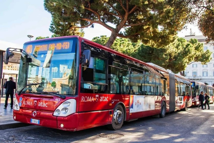 Di chuyển tiện lợi bằng xe buýt ở Rome