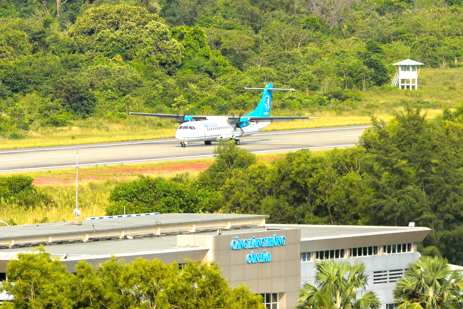 Cảng Hàng Không Côn Đảo - Nơi khơi đầu hành trình kahsm phá miền Tây sông nước.  