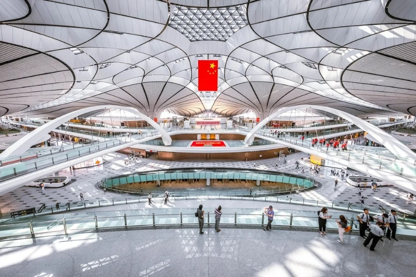 Khu vực nhà ga sân bay quốc tế Thủ đô Bắc Kinh với diện tích rộng lớn