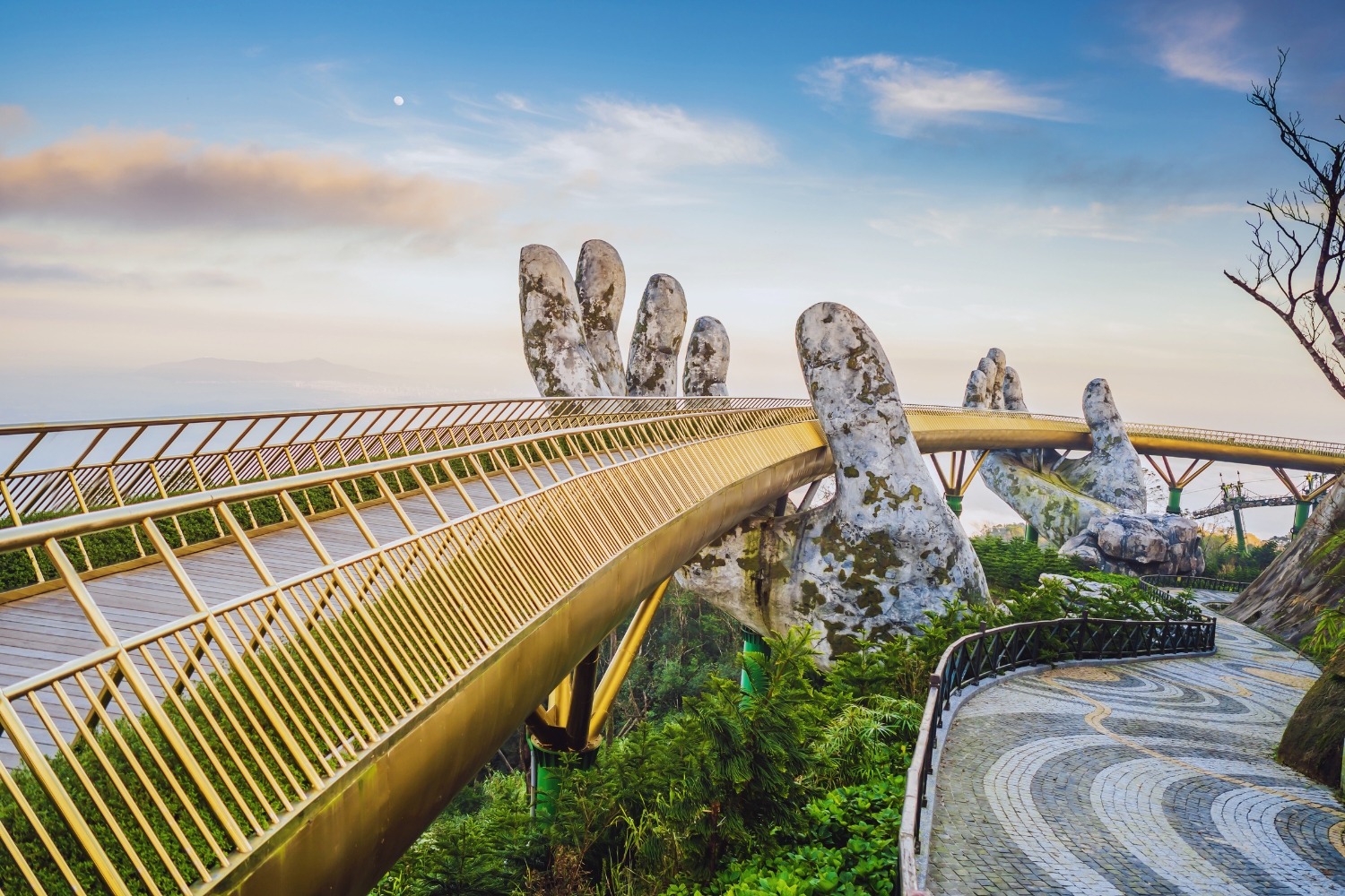 Cầu Vàng điểm đến nổi tiếng của Đà Nẵng