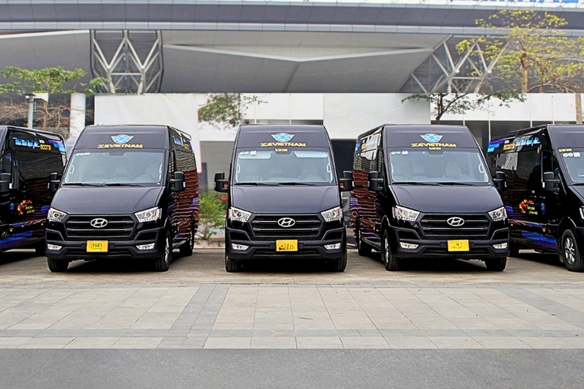 Di chuyển giữa sân bay và trung tâm thành phố bằng dịch vụ thuê xe đưa đón