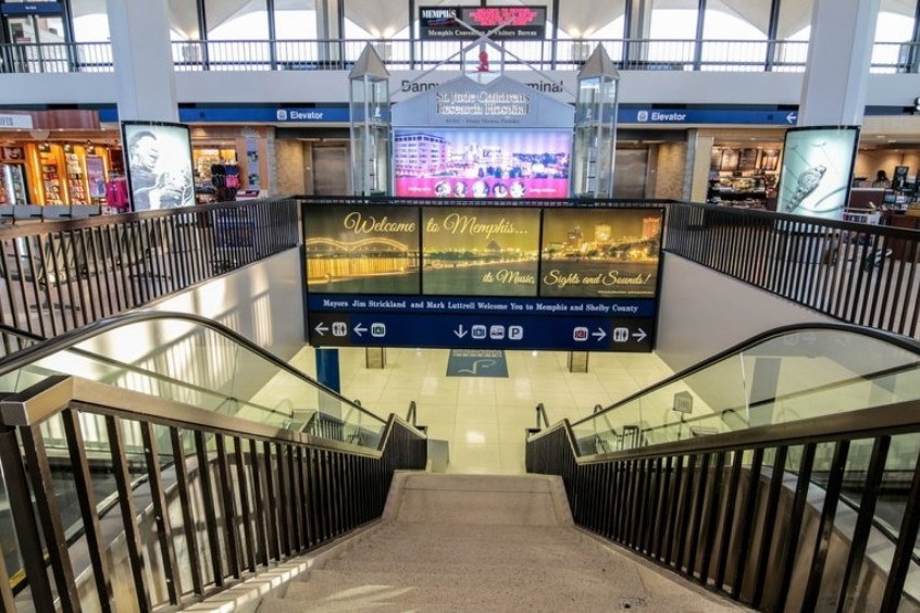 Bên trong sân bay quốc tế Memphis