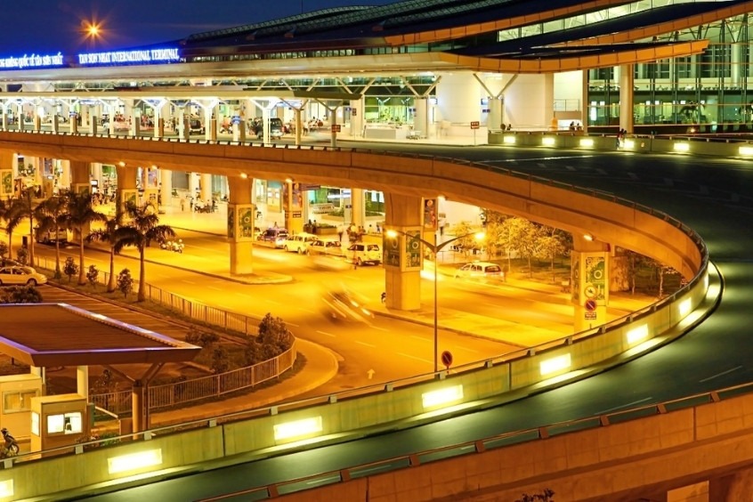 Sân bay quốc tế Tân Sơn Nhất vào ban đêm