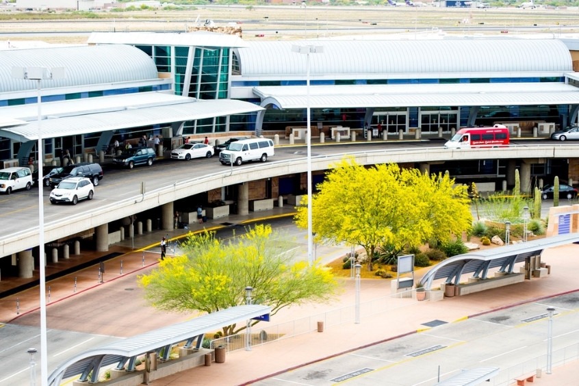 Các phương tiện di chuyển vào sân bay Tucson
