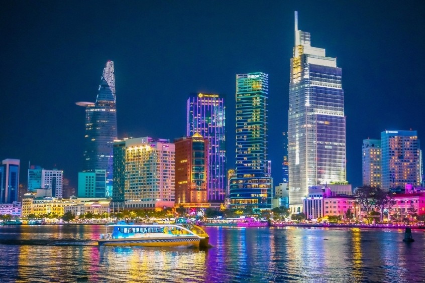 Vé máy bay từ Jakarta đi Tp. Hồ Chí Minh - Ngắm nhìn toàn cảnh Sài Gòn về đêm