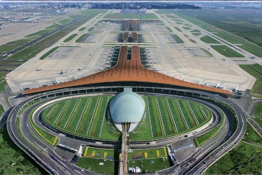 Sân bay Quốc tế Thủ đô Bắc Kinh - Cách trung tâm 25–30 km và có nhiều phương tiện di chuyển thuận tiện