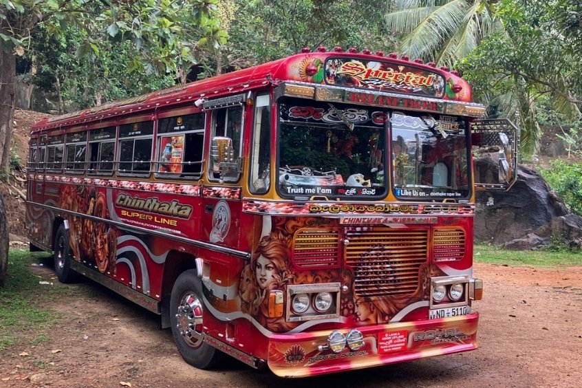  Xe buýt là phương tiện giao thông công cộng chủ yếu và phổ biến ở Sri Lanka