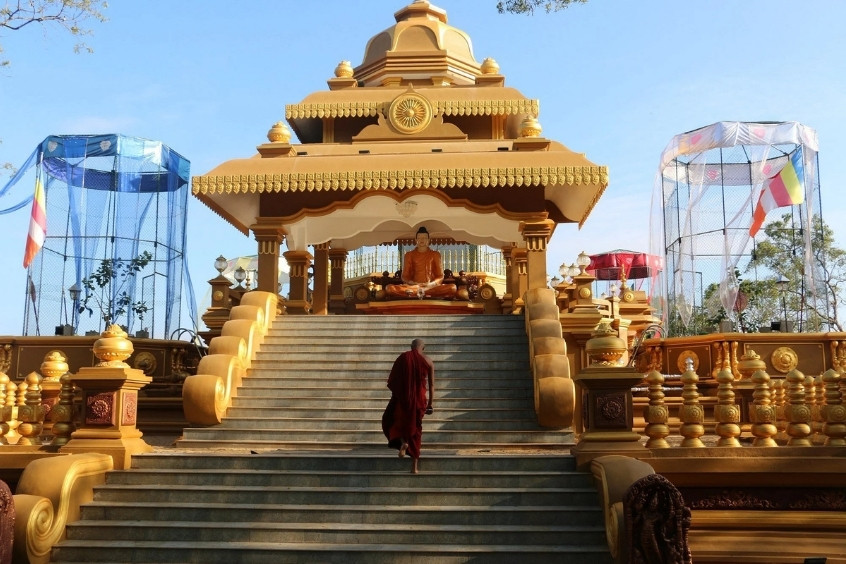 Hãy chọn trong phục kín đáo, lịch sự khi tham quan các đền đài ở Sri Lanka