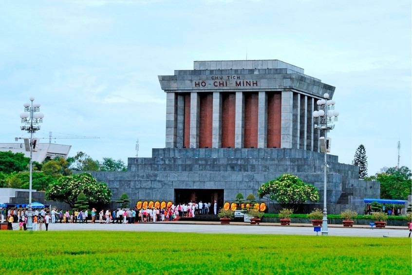Lăng Chủ tịch Hồ Chí Minh - Trái tim thiêng liêng của dân tộc nơi an nghỉ của Bác Hồ kính yêu