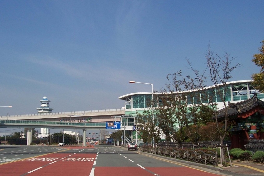 Sân bay quốc tế Gimhae - Đây là sân bay chính phục vụ Busan