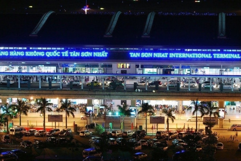 Sân bay quốc tế Tân Sơn Nhất - Khung cảnh sân bay vào ban đêm