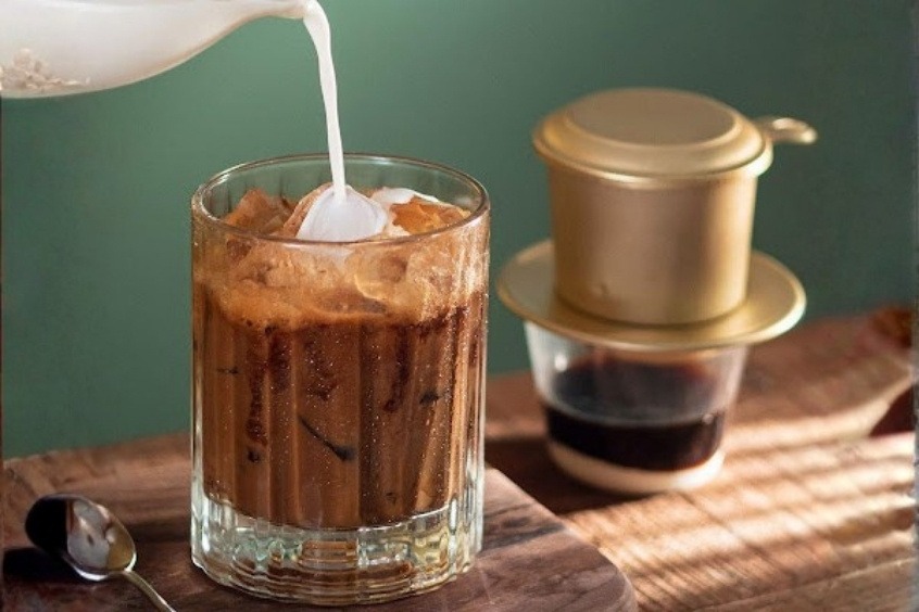 Cà phê sữa đá Sài Gòn - Cà phê sữa đá đã trở thành “linh hồn” trong văn hóa ẩm thực của người Sài Gòn
