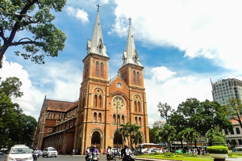 Nhà thờ Đức Bà - Một trong những công trình kiến trúc nổi tiếng tại trung tâm Thành phố Hồ Chí Minh