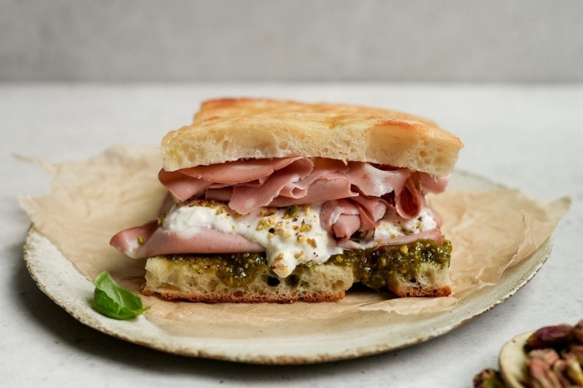 Mortadella Sandwich - Đặc sản trứ danh tại chợ Mercado Municipal 