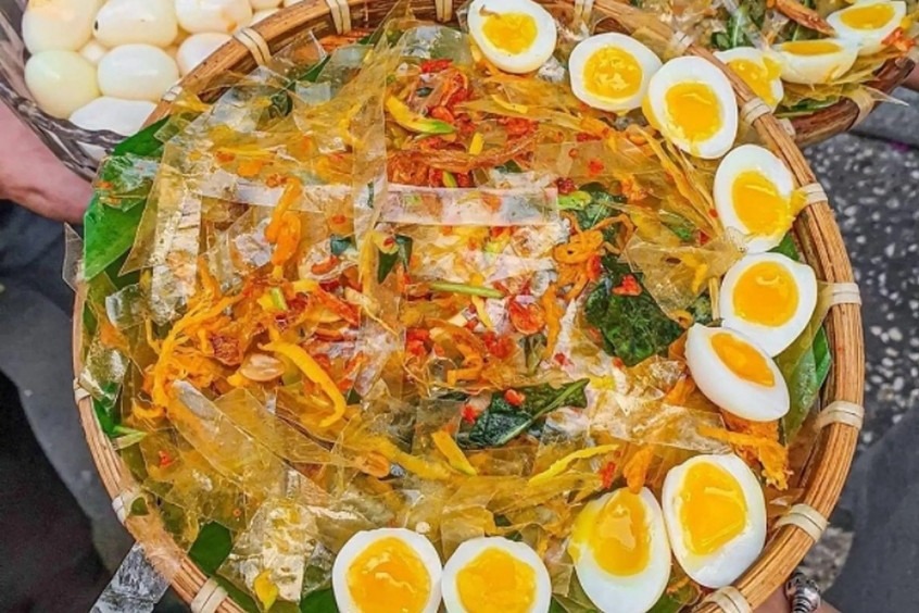 Bánh tráng trộn - Bánh tráng trộn còn là biểu tượng của ẩm thực tuổi trẻ Sài Gòn