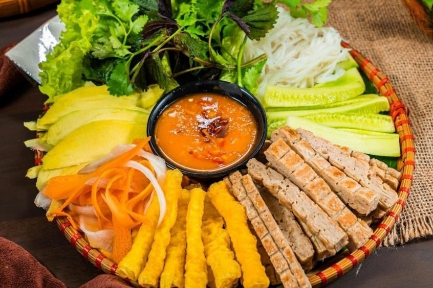 Nem nướng - Một trong những món ăn đặc sản tại Đà Nẵng