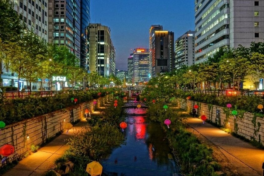 Dòng suối Cheonggyecheon - Nơi đây mang đến cảm giác thư thái lạ kỳ ngay giữa lòng Seoul tấp nập