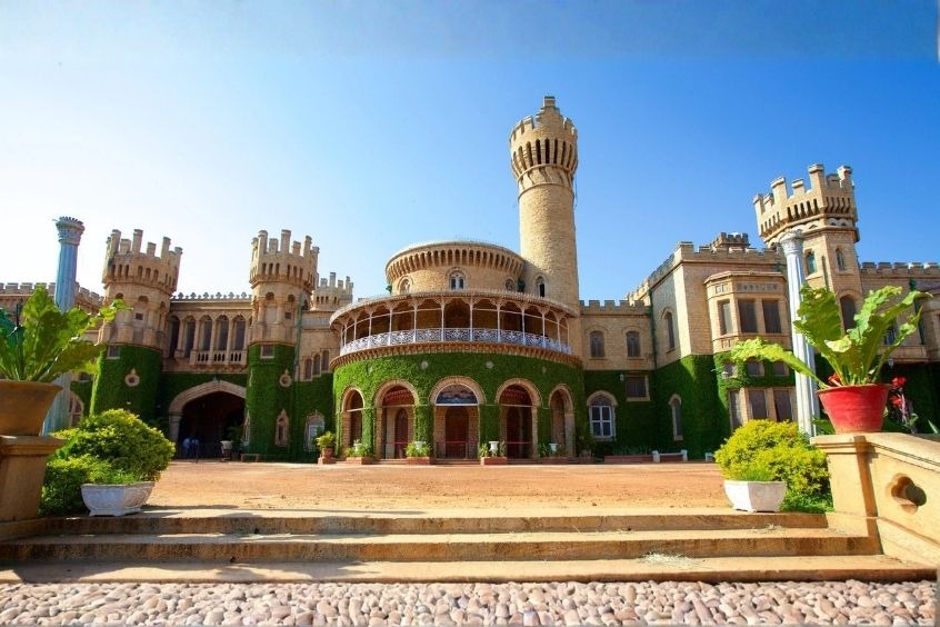 Cung điện Bangalore -u khách chiêm ngưỡng các chi tiết trang trí mang đậm dấu ấn lịch sử trong cung điện