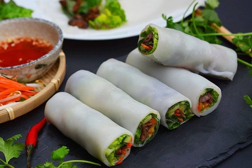 Phở cuốn - Phở cuốn là món biến tấu thú vị của phở truyền thống
