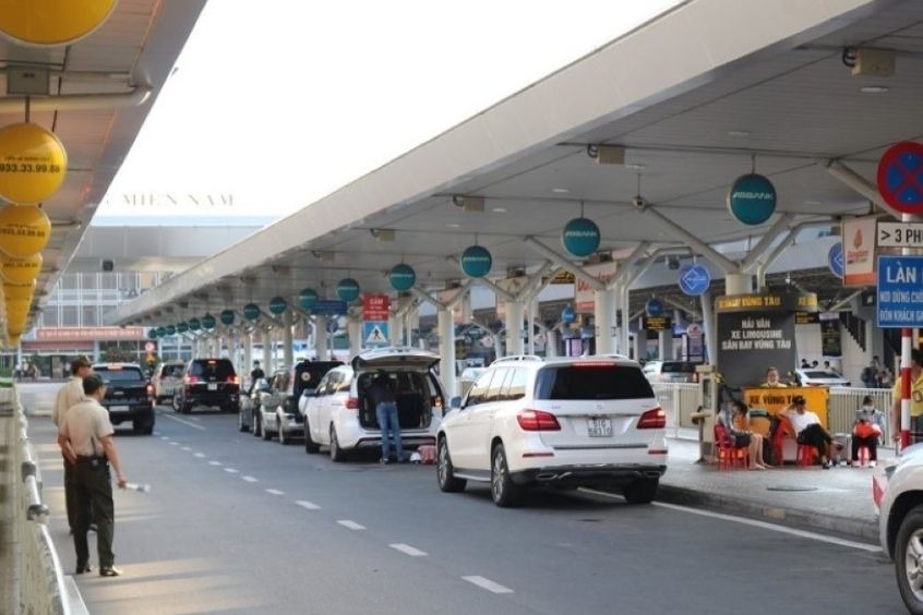 Sân bay quốc tế Tân Sơn Nhất - Có nhiều phương tiện di chuyển ra sân bay, rất thuận tiện