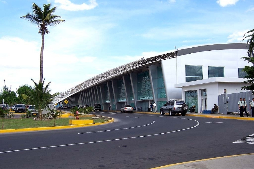 Sân bay quốc tế Augusto C. Sandino là sân bay quốc tế công cộng dân sự-quân sự chính ở Managua , Nicaragua