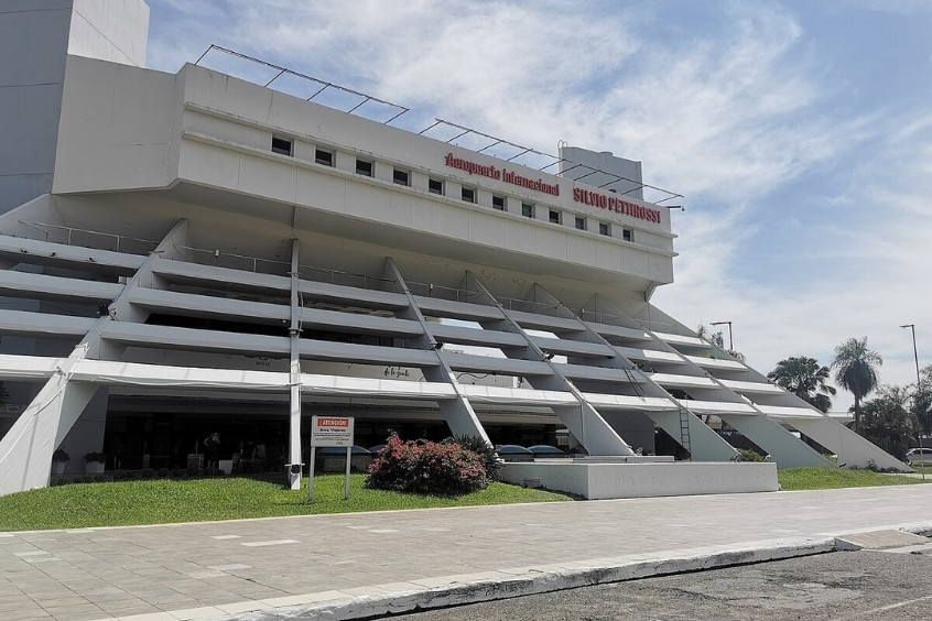 Sân bay Quốc tế Silvio Pettirossi là cửa ngõ quốc tế và quốc nội chính của Paraguay
