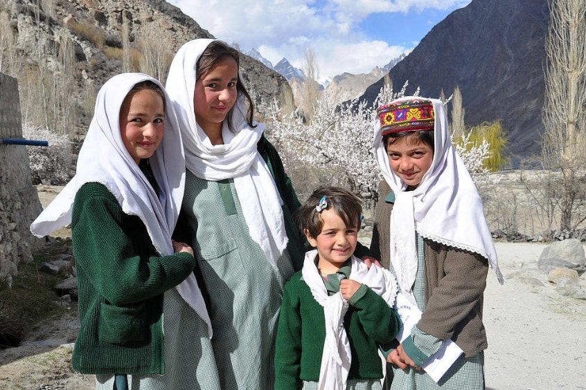 Văn hóa Pakistan vô cùng đa dạng và phong phú, được định hình bởi đạo Hồi và các sắc tộc thiểu số khác nhau