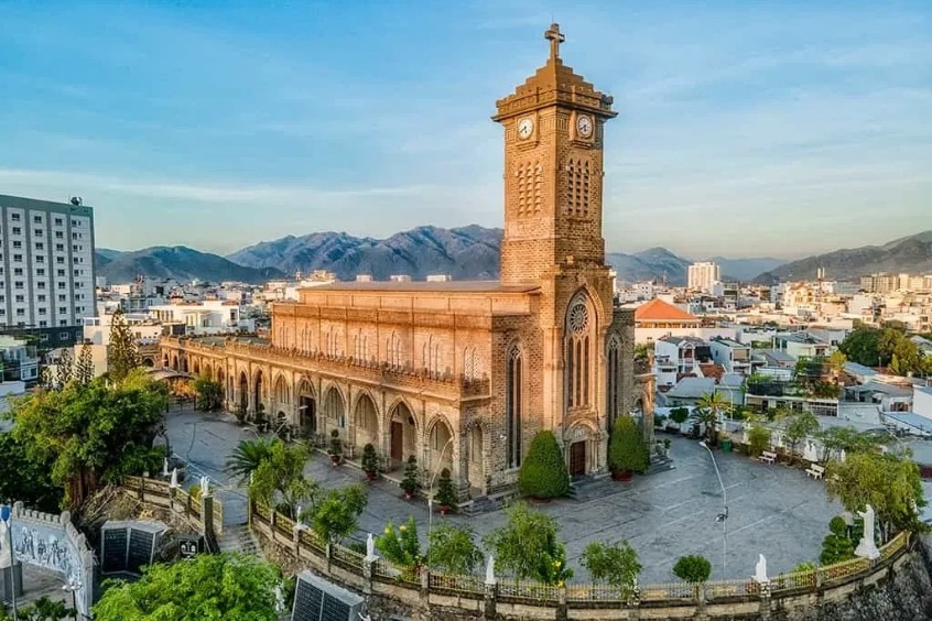 Vé máy bay từ Hà Nội đi Nha Trang - Nhà thờ Núi biểu tượng kiến trúc và văn hóa độc đáo của thành phố Nha Trang