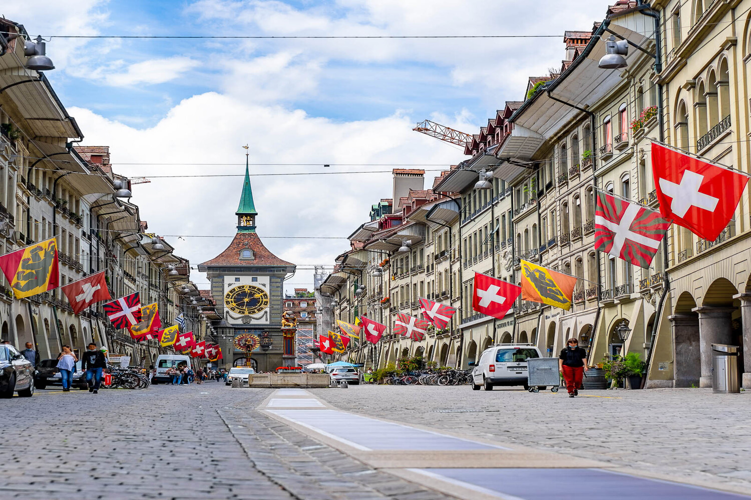 Những con phố đầy sắc màu và không khí trong lành của Thụy Sĩ chắc chắn sẽ khiến bạn không thể quên.