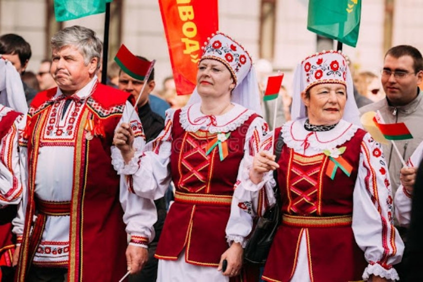 Trang phục dân tộc Belarus, đặc trưng bởi các họa tiết thêu phức tạp 