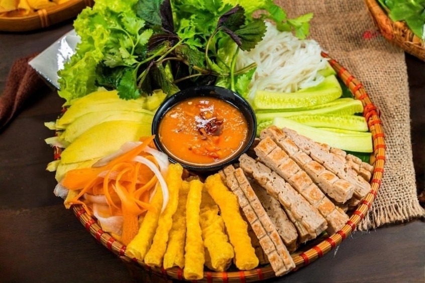 Nem nướng Nha Trang - Món đặc sản làm nên tên tuổi của thành phố Nha trang