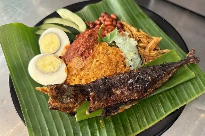 Nasi Lemak - Được xem là món ăn biểu tượng của Malaysia