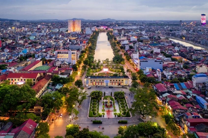 Vé máy bay từ Pleiku đi Hải phòng khám phá thành phố rực rỡ sắc đỏ của hoa phượng