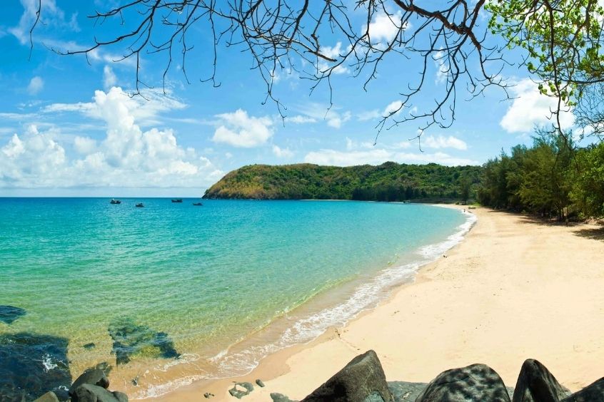 Khung cảnh biển xanh, cát trắng, nắng vàng đẹp đẽ của Côn Đảo 