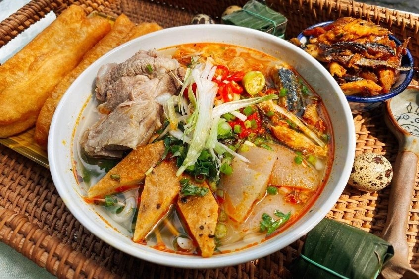 Bánh canh chả cá - Món ăn quen thuộc của người dân địa phương 