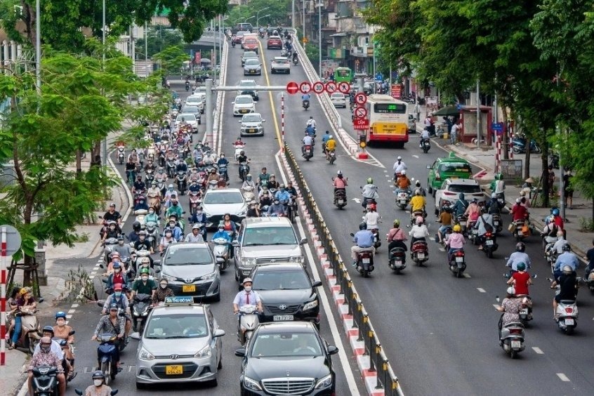 Lưu ý trong giao thông và đi lại - Du khách nên quan sát cẩn thận khi sang đường và đi theo dòng người 