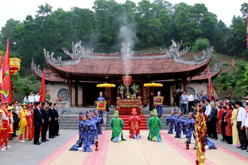 Lễ hội Đền Hùng - Lễ hội nhằm tưởng nhớ và tôn vinh công lao dựng nước của các Vua Hùng