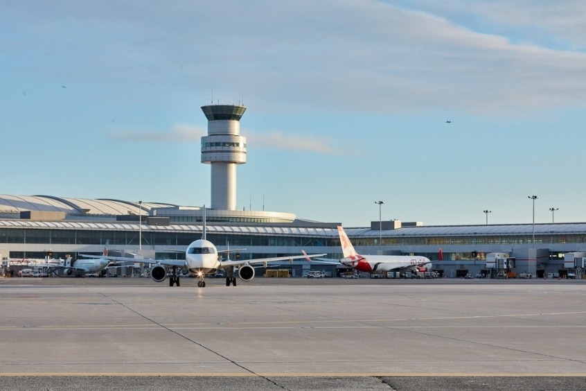 Sân bay Quốc tế Toronto Pearson là sân bay lớn nhất và bận rộn nhất Canada