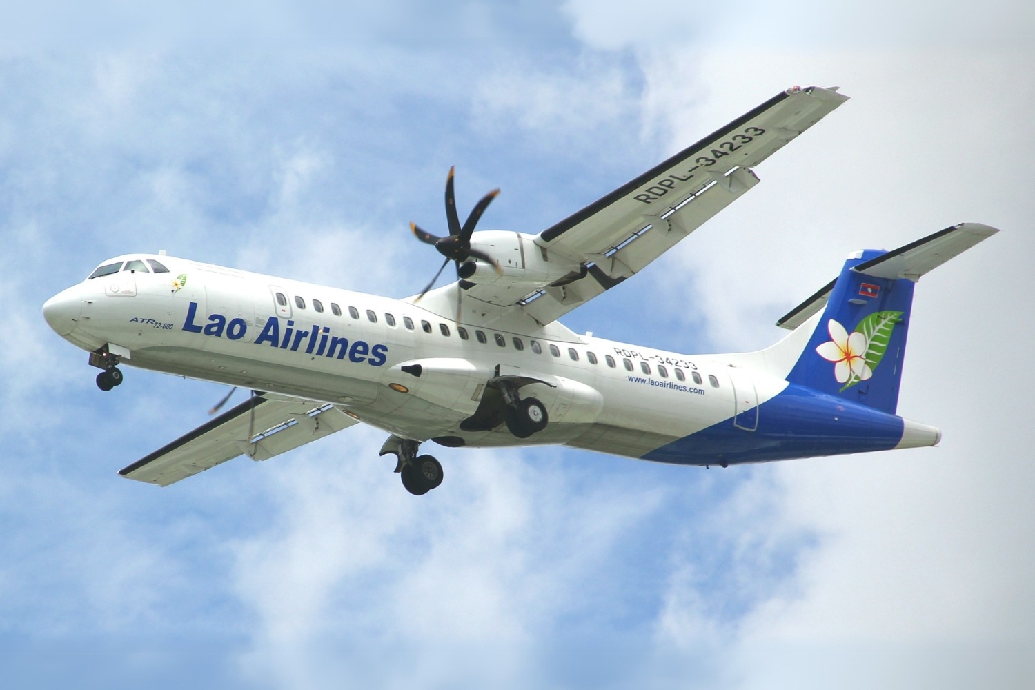 vé máy bay từ Lào về Việt Nam giá rẻ