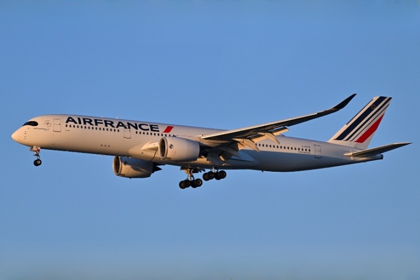 Vé máy bay từ Pháp về Việt Nam