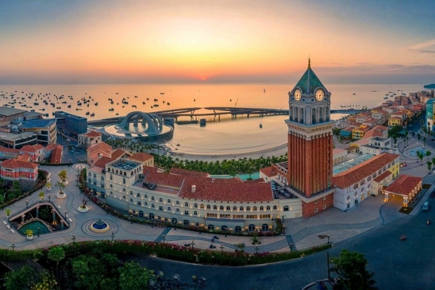 Vé máy bay từ Pháp về Việt Nam