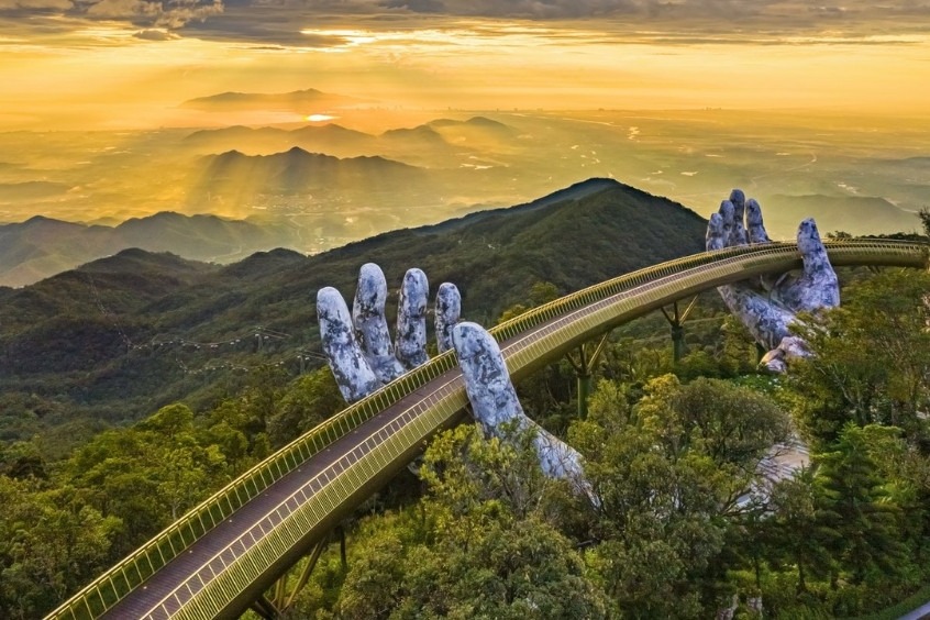 Vé máy bay từ Ấn Độ về Việt Nam - Ngắm nhìn Cầu Vàng Đà Nẵng giữa núi rừng hùng vĩ